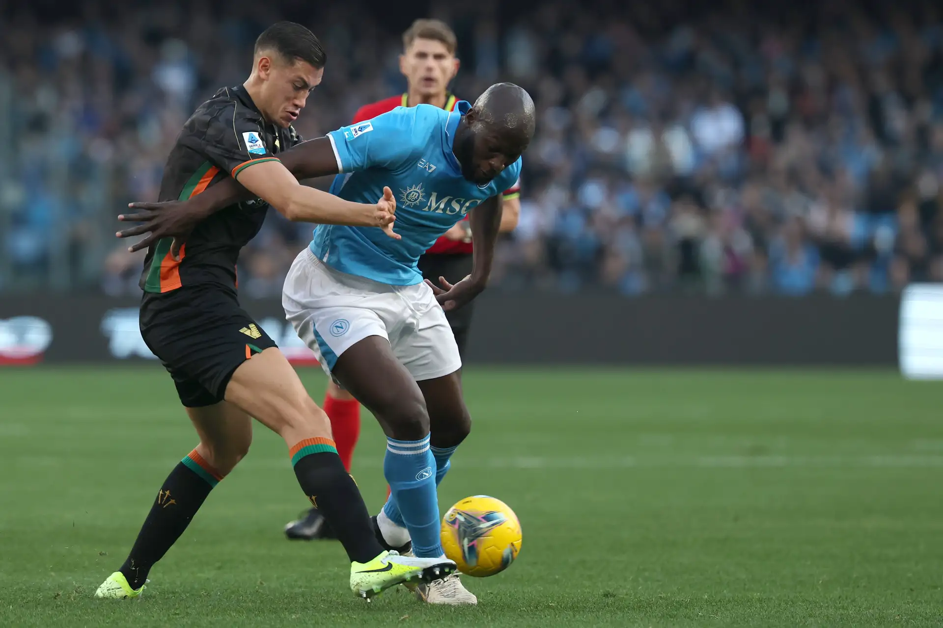 Jay Idzes, bek Timnas Indonesia yang bermain untuk Venezia di Serie A, tampil gemilang meredam striker top seperti Romelu Lukaku, Dusan Vlahovic, dan Lautaro Martínez. Bang Jay terus menjadi kebanggaan Indonesia.