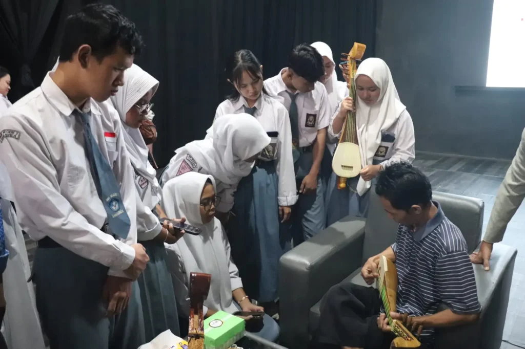 Katal_Pengrajin_Gambus_Kutai